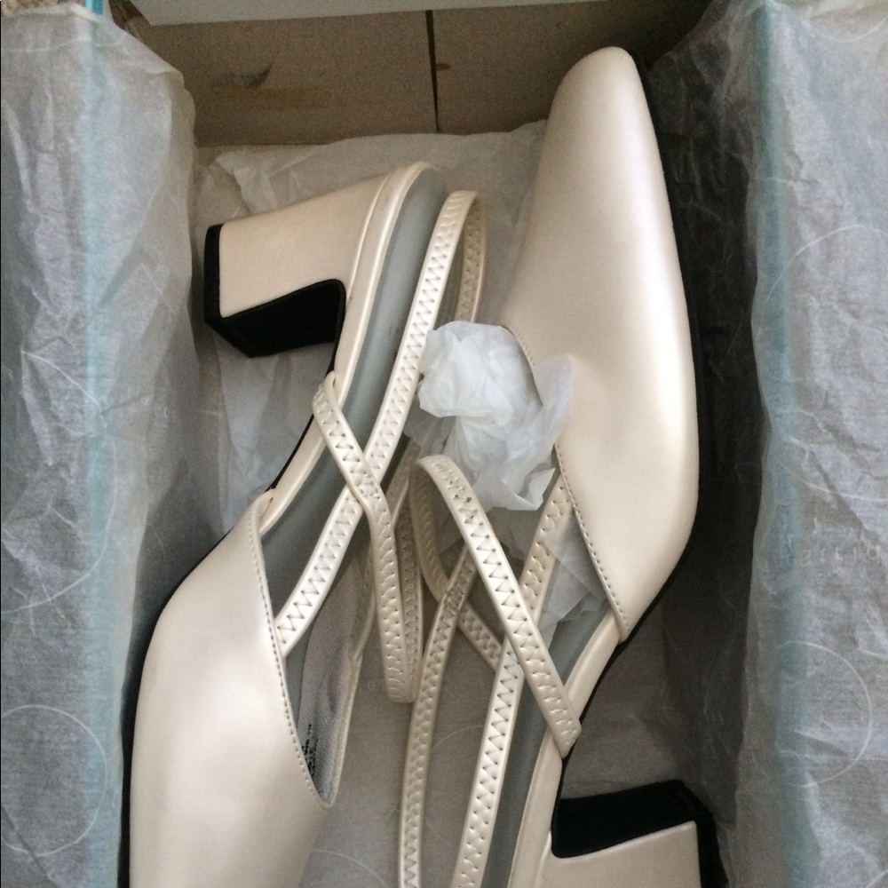 Skipper Bone Life Stride Women’s Shoes.